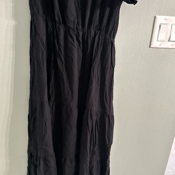 Chic Black Midi Dress - Picture 6 of 7